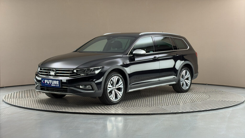 Volkswagen Passat - 1