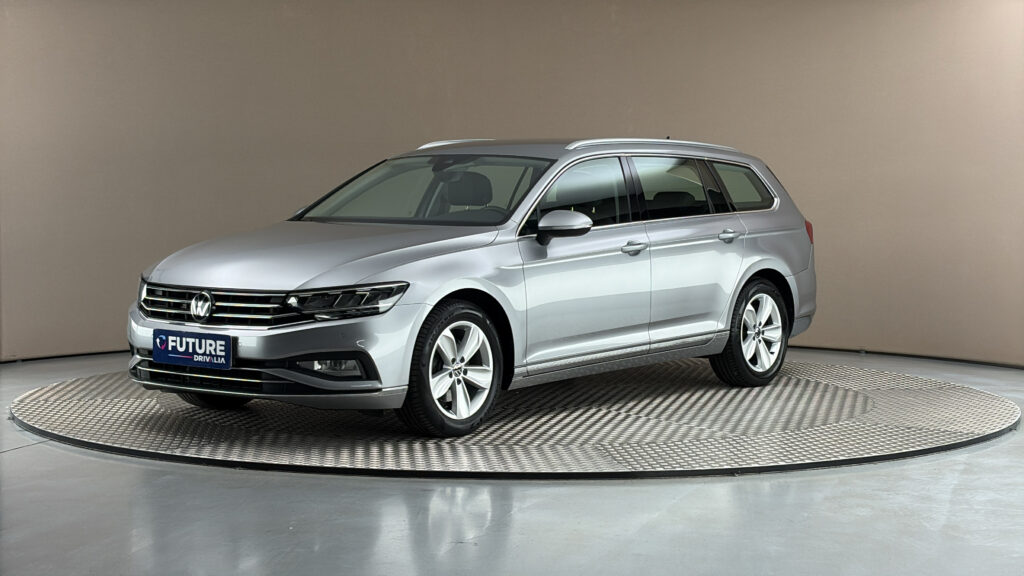 Volkswagen Passat - 1